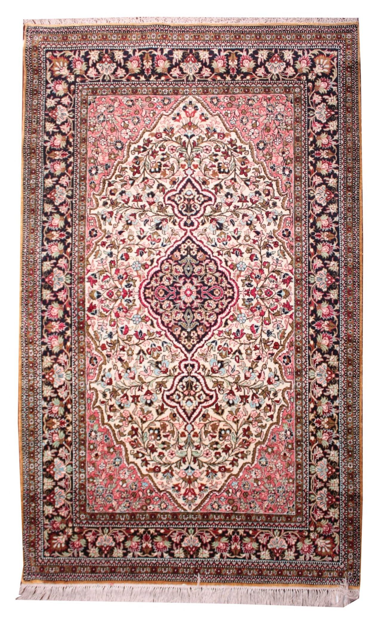 100-001330 Qum Silk-flat