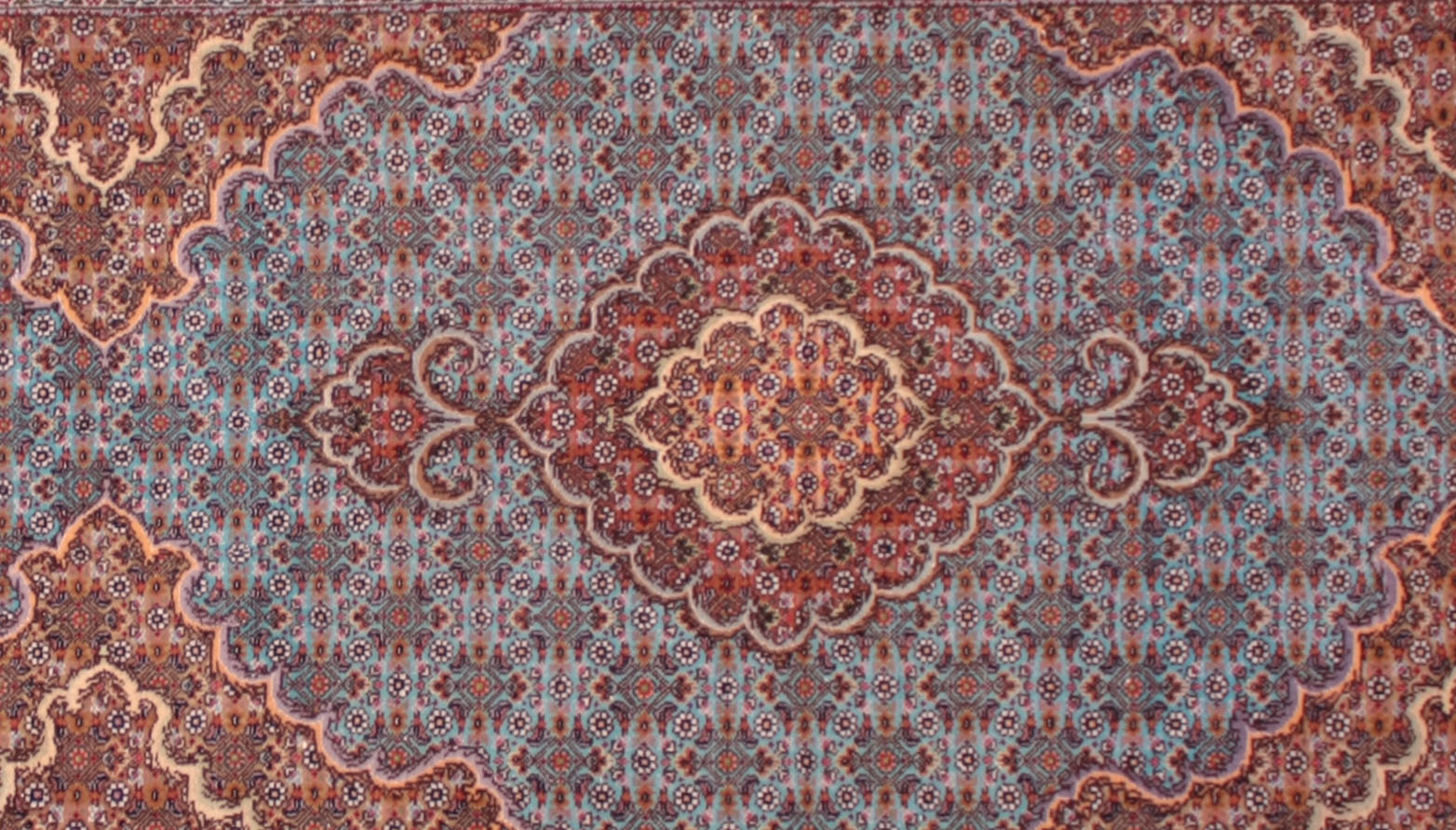141-000765 Tabriz Mahi-cut