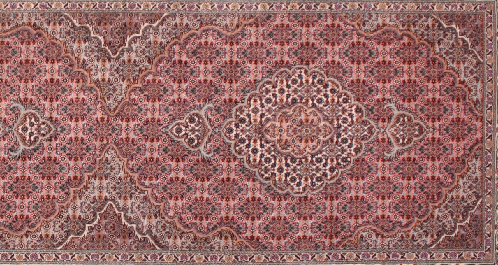 142-001453 Tabriz Mahi-cut